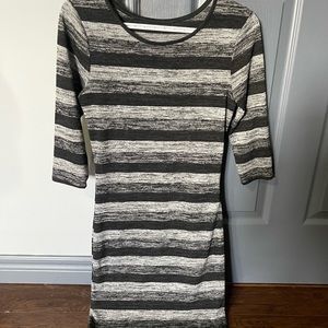 Fall dress . 3/4 sleeve fitted midi